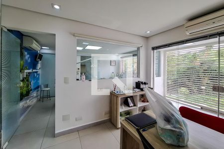 Casa à venda com 220m², 3 quartos e 2 vagas Casa à venda com 220m², 3 quartos e 2 vagasEdícula