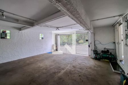 Casa à venda com 220m², 3 quartos e 2 vagas Casa à venda com 220m², 3 quartos e 2 vagasGaragem