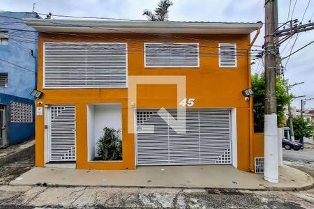 Casa à venda com 220m², 3 quartos e 2 vagas Casa à venda com 220m², 3 quartos e 2 vagasFachada