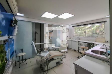 Casa à venda com 220m², 3 quartos e 2 vagas Casa à venda com 220m², 3 quartos e 2 vagasEdícula