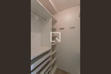 Apartamento à venda com 71m², 2 quartos e 2 vagas Apartamento à venda com 71m², 2 quartos e 2 vagasCloset da suíte