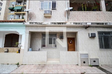Casa à venda com 72m², 2 quartos e sem vaga Casa à venda com 72m², 2 quartos e sem vagaFachada