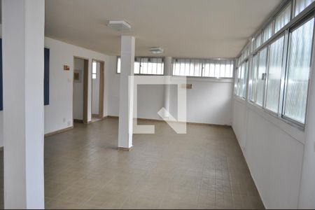 Casa de condomínio à venda com 130m², 3 quartos e 1 vagaSalão