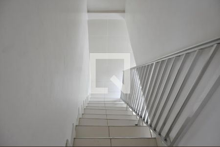 Casa de condomínio à venda com 130m², 3 quartos e 1 vagaEscada