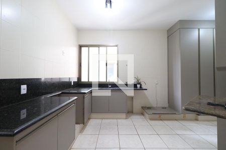 Apartamento para alugar com 171m², 3 quartos e 2 vagasCozinha