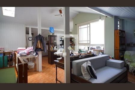 Casa à venda com 234m², 4 quartos e 2 vagasSotão