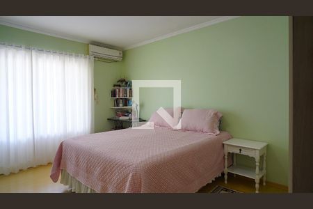 Casa à venda com 234m², 4 quartos e 2 vagasSuíte