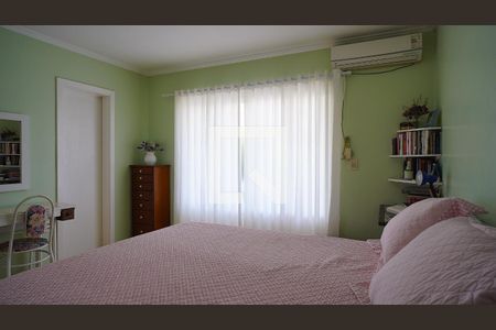 Casa à venda com 234m², 4 quartos e 2 vagasSuíte