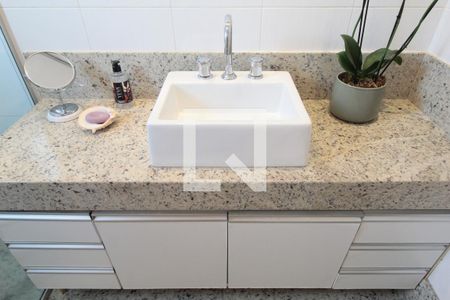 Apartamento à venda com 156m², 4 quartos e 3 vagasBanheiro da Suíte 1