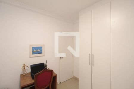 Apartamento à venda com 156m², 4 quartos e 3 vagasQuarto 2