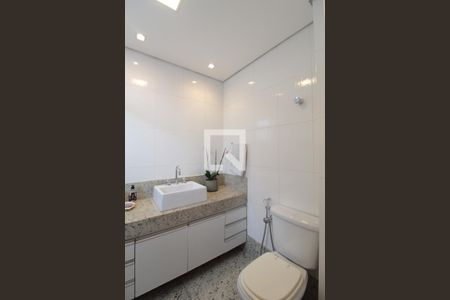 Apartamento à venda com 156m², 4 quartos e 3 vagasBanheiro da Suíte 1