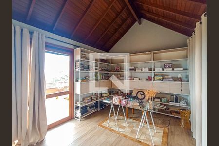 Casa de condomínio à venda com 404m², 3 quartos e 2 vagasEdícula