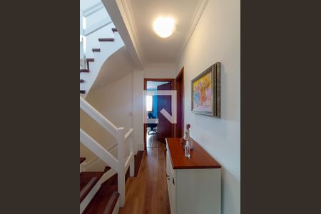 Casa de condomínio à venda com 404m², 3 quartos e 2 vagasEscada