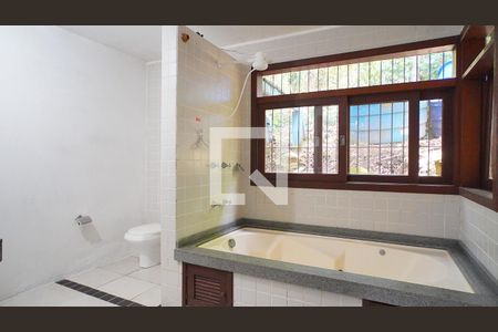 Casa para alugar com 300m², 4 quartos e 5 vagasBanheiro suite