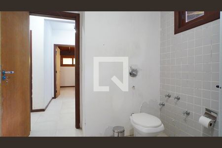 Casa para alugar com 300m², 4 quartos e 5 vagasBanheiro corredor