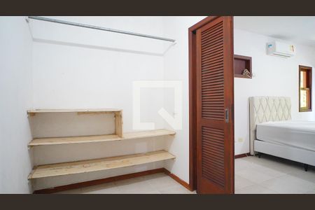 Casa para alugar com 300m², 4 quartos e 5 vagasCloset