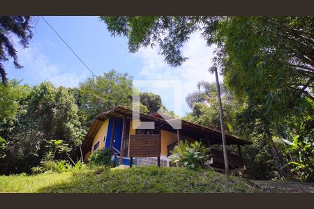 Casa para alugar com 300m², 4 quartos e 5 vagasFachada