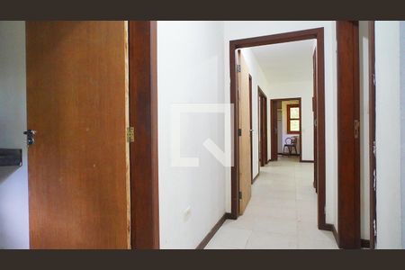 Casa para alugar com 300m², 4 quartos e 5 vagasCorredor