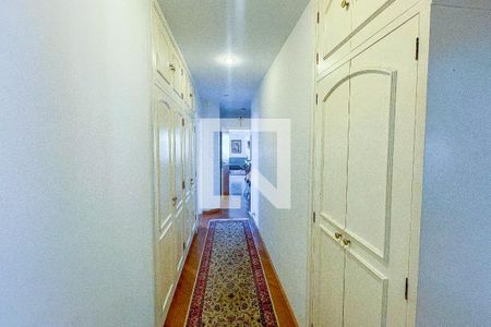 Apartamento para alugar com 238m², 3 quartos e 3 vagasRoupeiro