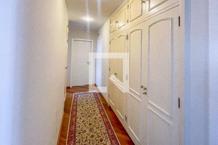 Apartamento para alugar com 238m², 3 quartos e 3 vagasRoupeiro