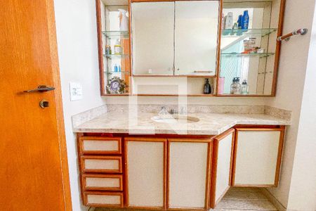 Apartamento para alugar com 238m², 3 quartos e 3 vagasBanheiro da Suíte 1