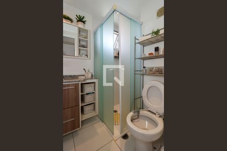 Apartamento à venda com 70m², 2 quartos e 2 vagas Apartamento à venda com 70m², 2 quartos e 2 vagasBanheiro da Suíte