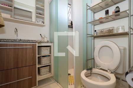 Apartamento à venda com 70m², 2 quartos e 2 vagas Apartamento à venda com 70m², 2 quartos e 2 vagasBanheiro da Suíte