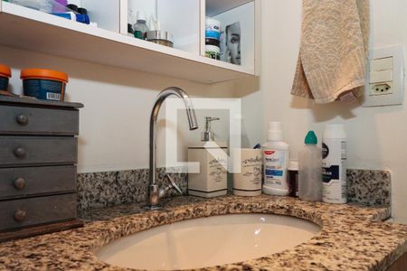 Apartamento à venda com 70m², 2 quartos e 2 vagas Apartamento à venda com 70m², 2 quartos e 2 vagasBanheiro