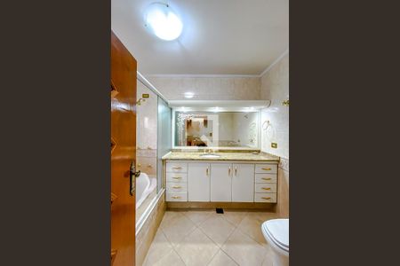 Casa à venda com 365m², 4 quartos e 4 vagasBanheiro da Suíte 1