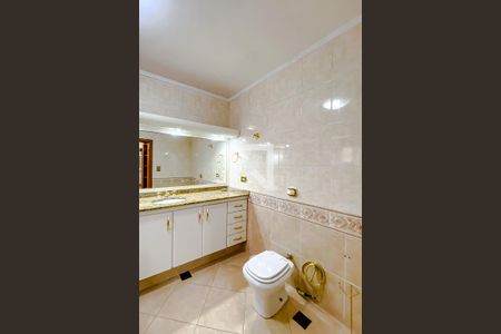 Casa à venda com 365m², 4 quartos e 4 vagasBanheiro da Suíte 1