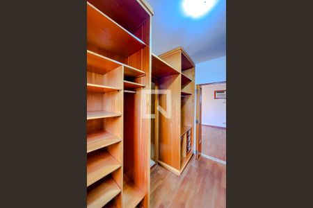 Casa à venda com 365m², 4 quartos e 4 vagasQuarto 1 - Suíte