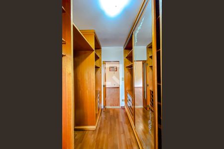 Casa à venda com 365m², 4 quartos e 4 vagasQuarto 1 - Suíte