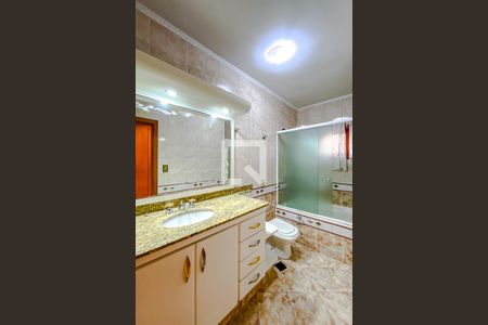 Casa à venda com 365m², 4 quartos e 4 vagasBanheiro da Suíte 2