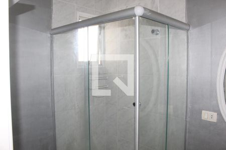 Banheiro de casa de condomínio para alugar com 2 quartos, 68m² em Chácara Canta Galo, Cotia