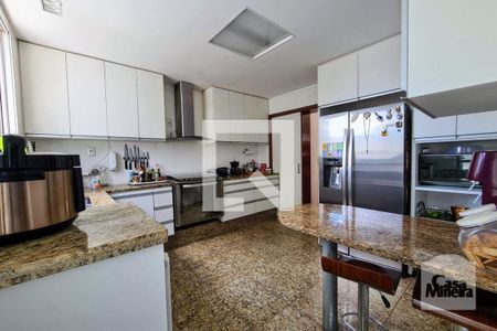 Apartamento à venda com 250m², 4 quartos e 5 vagas Apartamento à venda com 250m², 4 quartos e 5 vagasCozinha