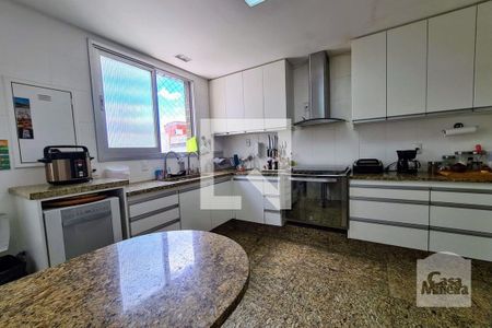 Apartamento à venda com 250m², 4 quartos e 5 vagas Apartamento à venda com 250m², 4 quartos e 5 vagasCozinha