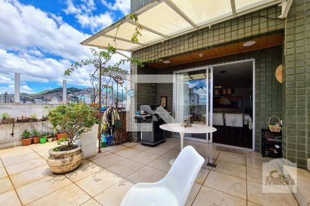 Apartamento à venda com 250m², 4 quartos e 5 vagas Apartamento à venda com 250m², 4 quartos e 5 vagasTerraço