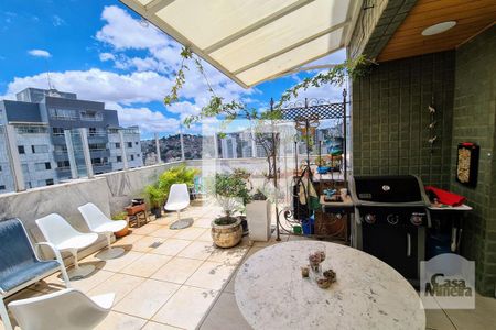 Apartamento à venda com 250m², 4 quartos e 5 vagas Apartamento à venda com 250m², 4 quartos e 5 vagasTerraço