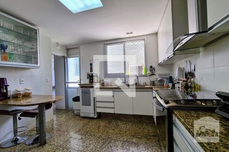 Apartamento à venda com 250m², 4 quartos e 5 vagas Apartamento à venda com 250m², 4 quartos e 5 vagasCozinha