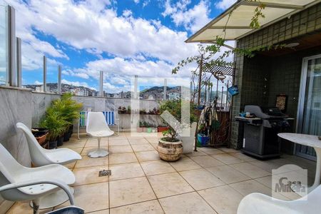 Apartamento à venda com 250m², 4 quartos e 5 vagas Apartamento à venda com 250m², 4 quartos e 5 vagasTerraço