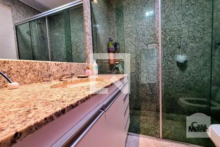 Apartamento à venda com 250m², 4 quartos e 5 vagas Apartamento à venda com 250m², 4 quartos e 5 vagasBanheiro 2