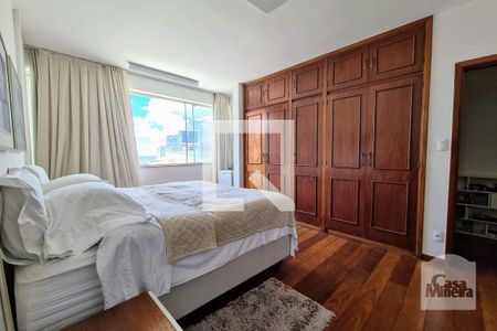 Apartamento à venda com 250m², 4 quartos e 5 vagas Apartamento à venda com 250m², 4 quartos e 5 vagasQuarto