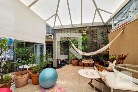 Apartamento à venda com 250m², 4 quartos e 5 vagas Apartamento à venda com 250m², 4 quartos e 5 vagasTerraço