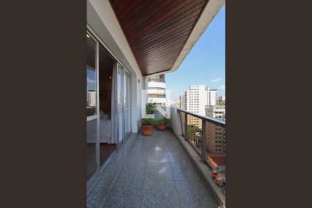 Apartamento à venda com 453m², 5 quartos e 4 vagasVaranda da sala de estar