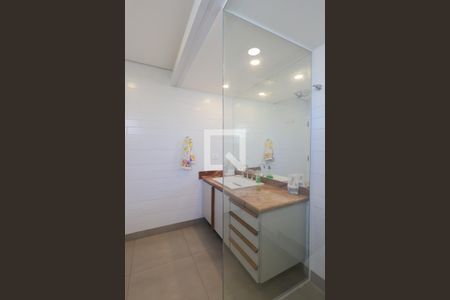 Apartamento à venda com 453m², 5 quartos e 4 vagasBanheiro da Suíte 2