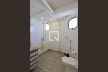 Apartamento à venda com 453m², 5 quartos e 4 vagasBanheiro da Suíte 2