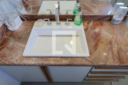 Apartamento à venda com 453m², 5 quartos e 4 vagasBanheiro da Suíte 2