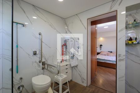 Apartamento à venda com 453m², 5 quartos e 4 vagasBanheiro da Suíte 1