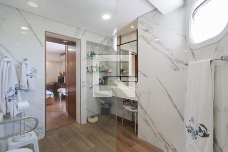 Apartamento à venda com 453m², 5 quartos e 4 vagasBanheiro da Suíte 1