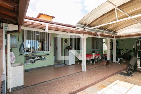 Casa à venda com 420m², 5 quartos e 4 vagasVaranda